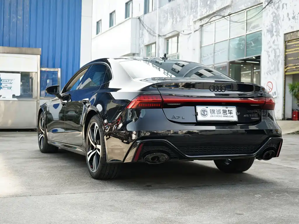 Audi A7L — фото 7