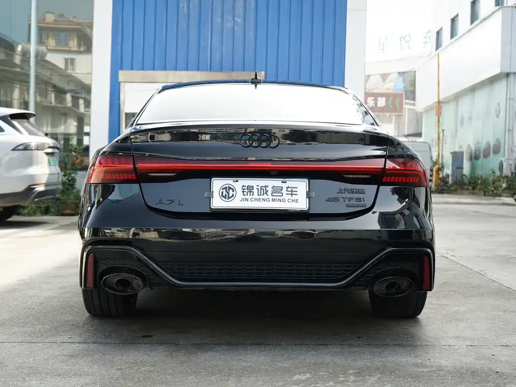 Audi A7L — фото 8