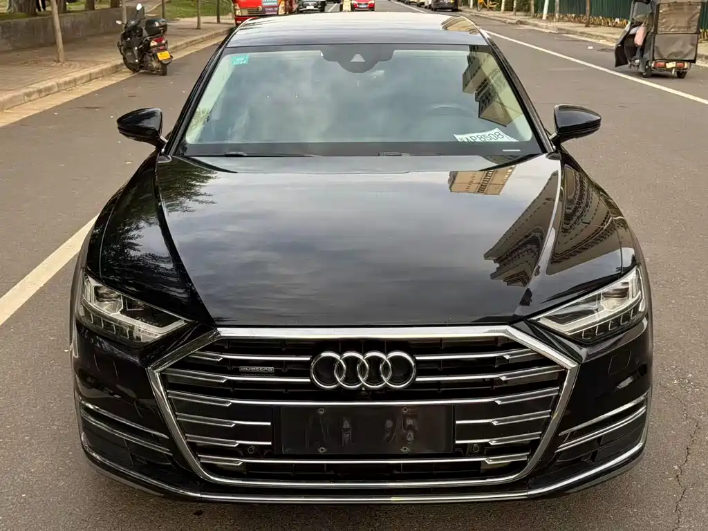 Audi A8 — фото 2