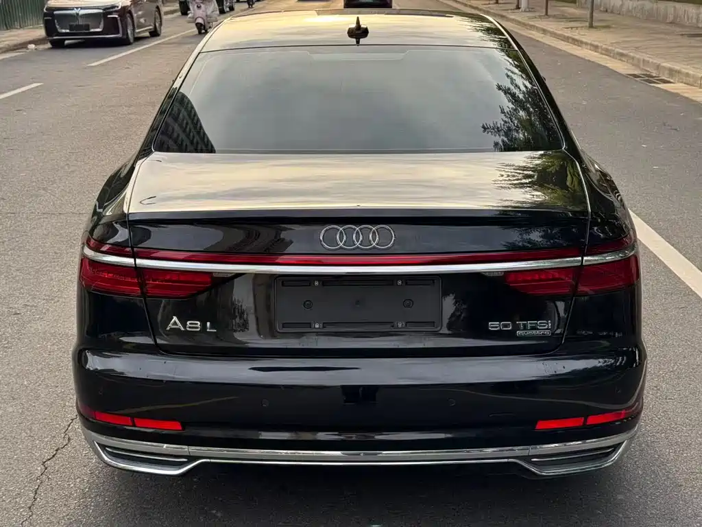 Audi A8 — фото 8