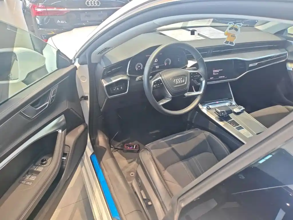 Audi A7L — фото 15