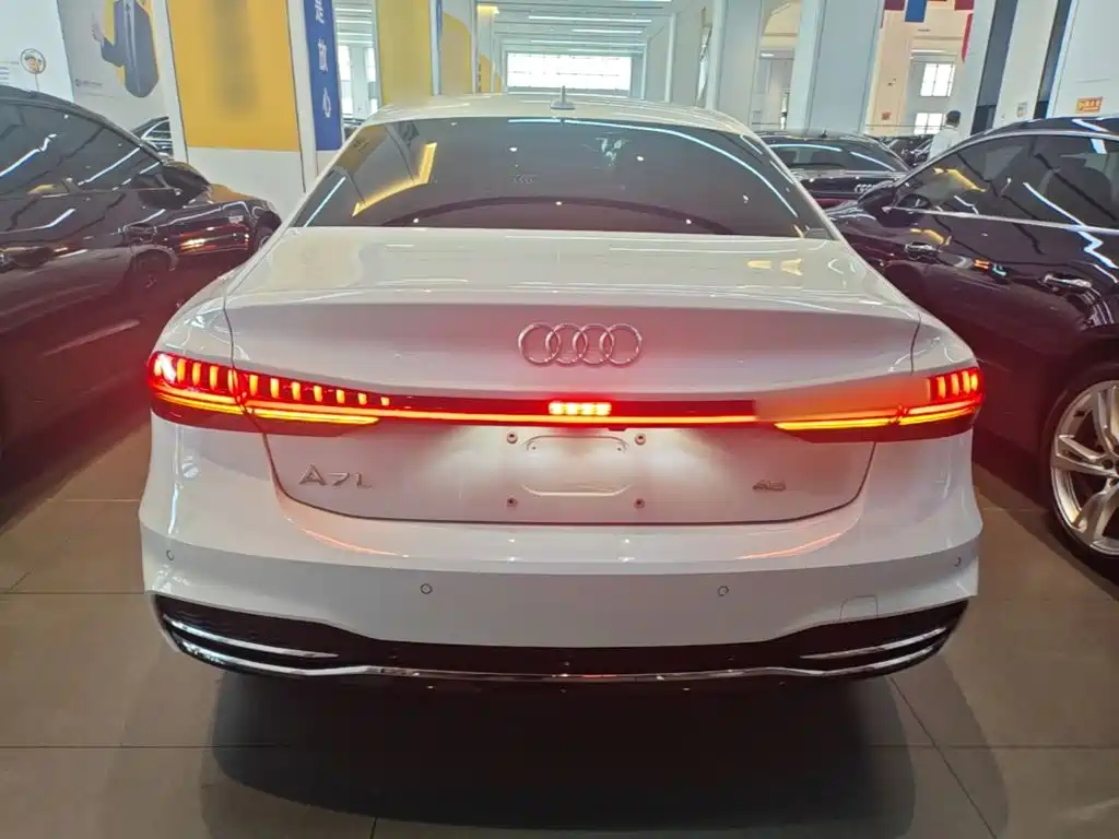Audi A7L — фото 5