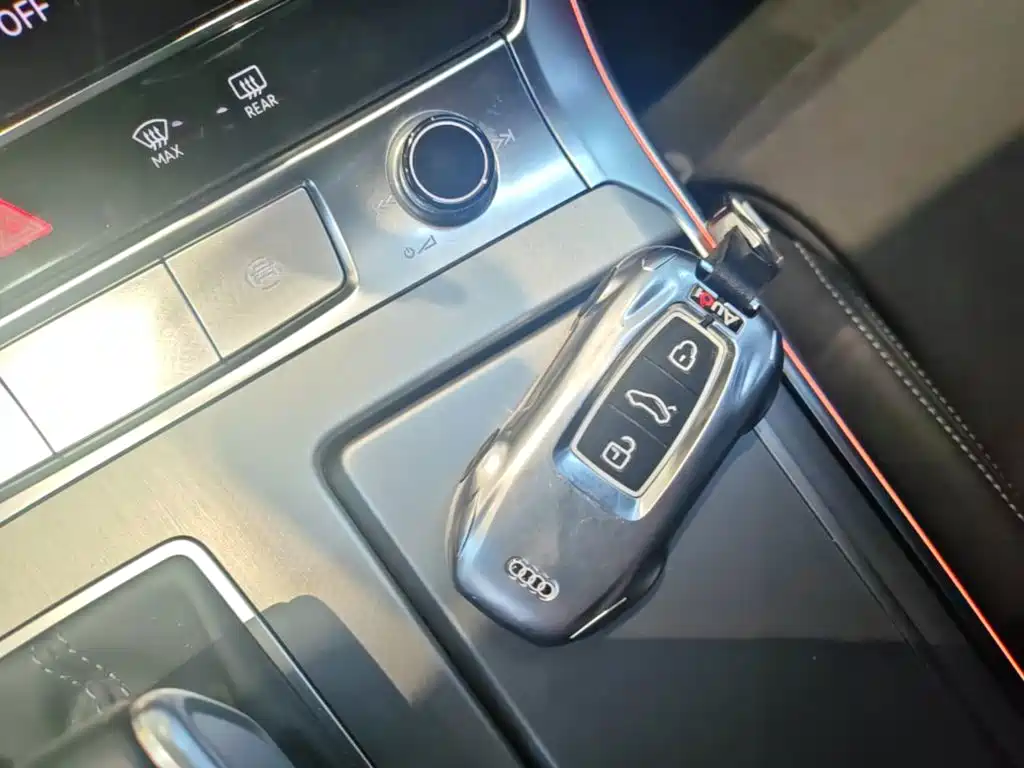 Audi A7L — фото 8