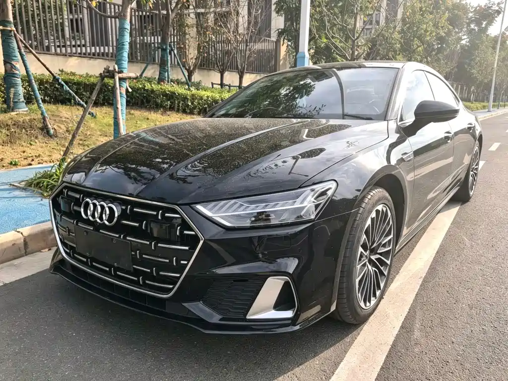 Audi A7L — фото 1