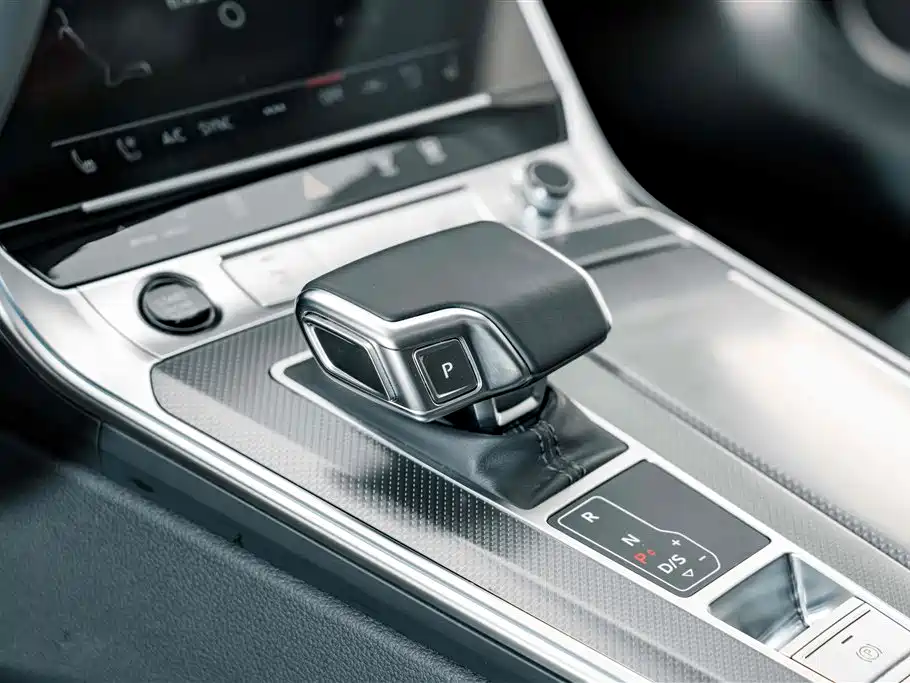 Audi A6L — фото 16