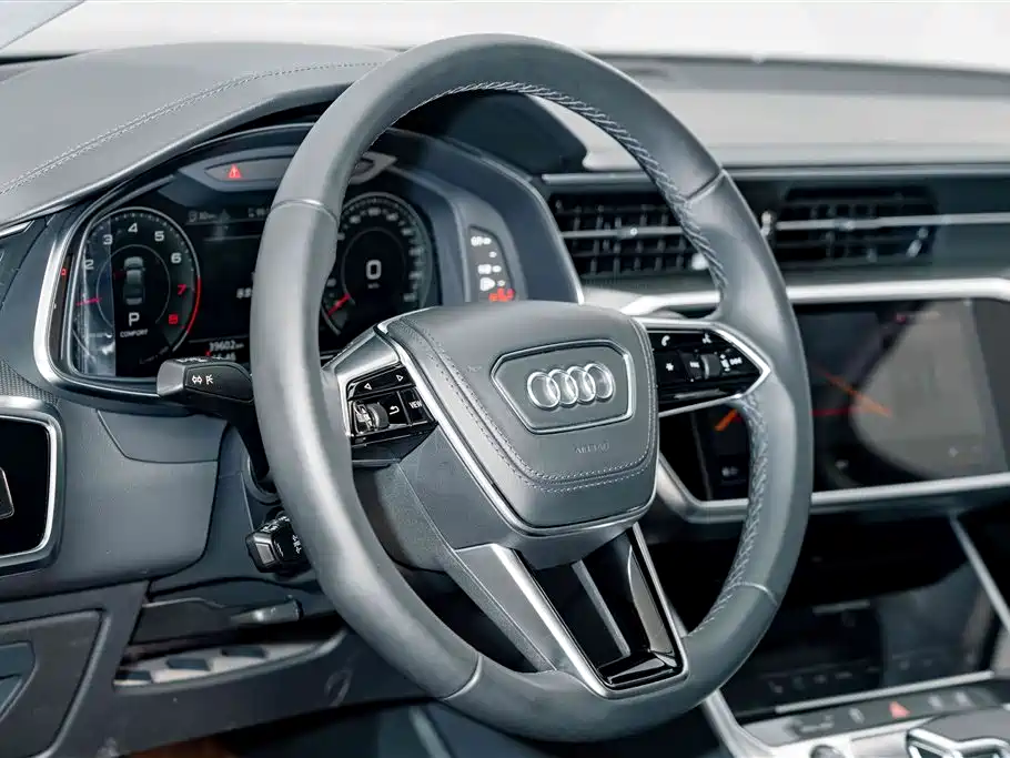 Audi A6L — фото 10