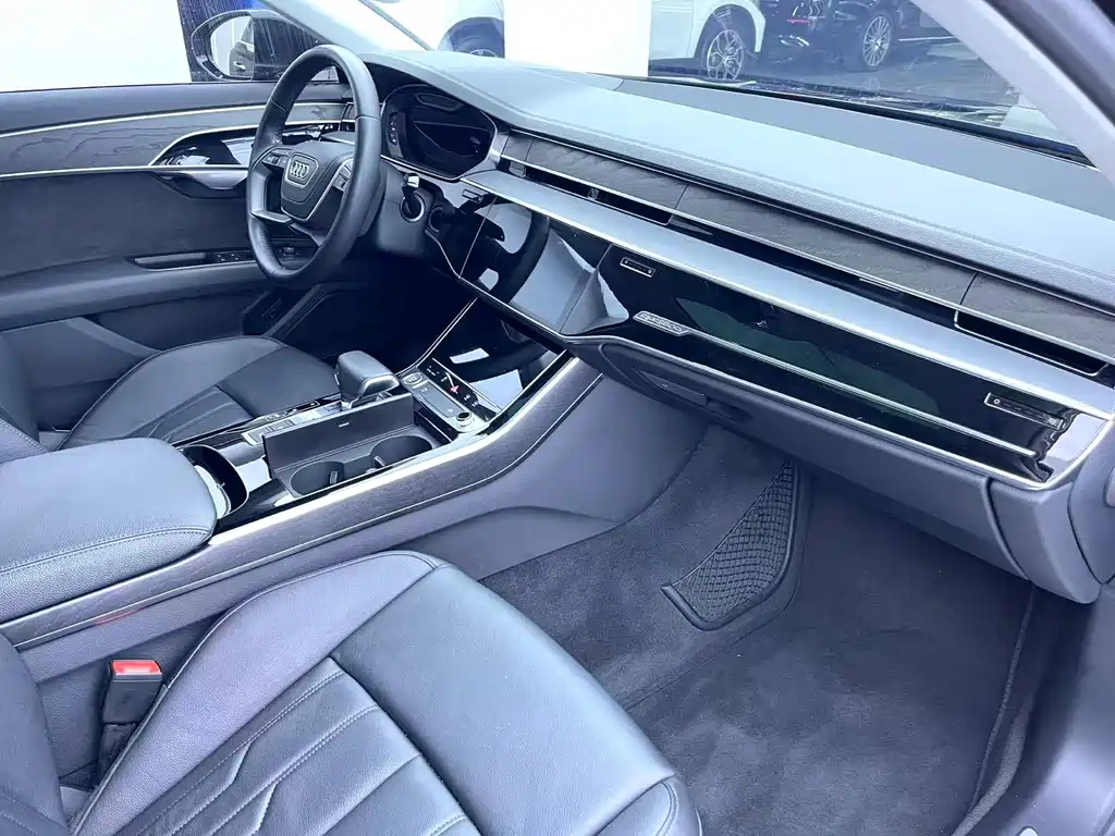 Audi A8 — фото 11