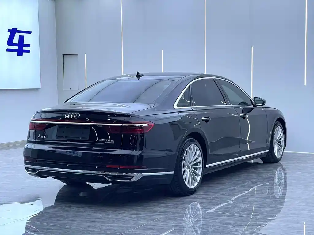 Audi A8 — фото 13