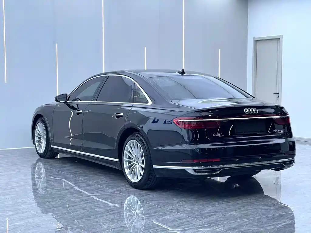 Audi A8 — фото 15