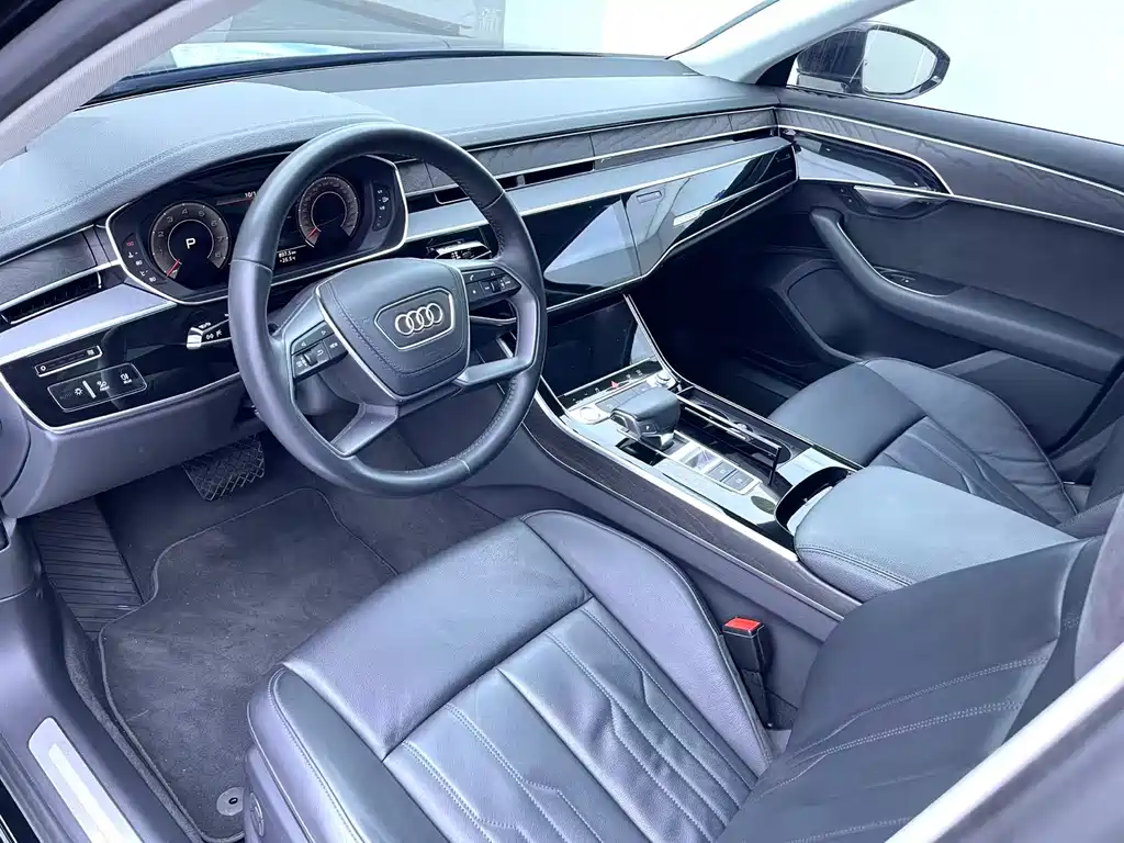 Audi A8 — фото 5