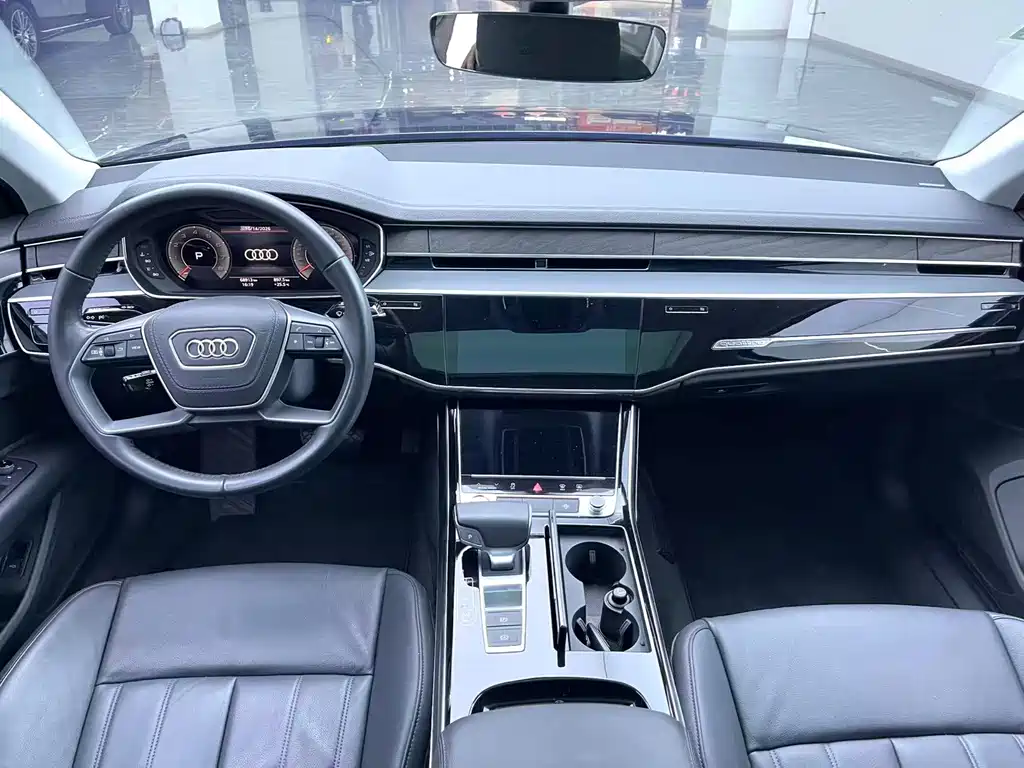 Audi A8 — фото 8