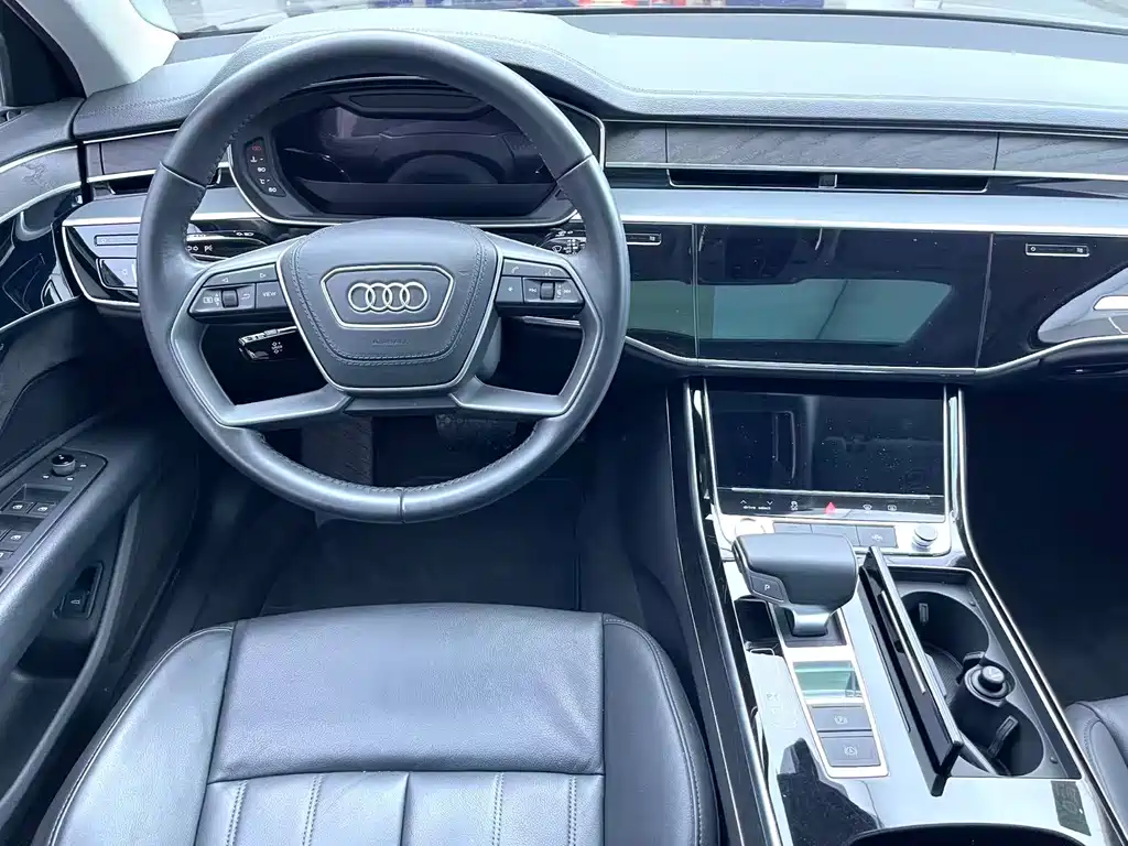 Audi A8 — фото 9