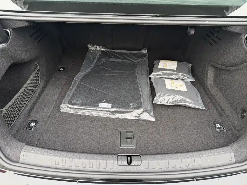 Audi A6L — фото 15