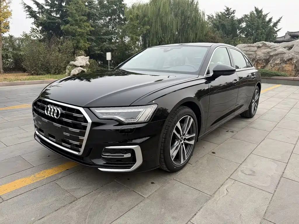 Audi A6L — фото 1