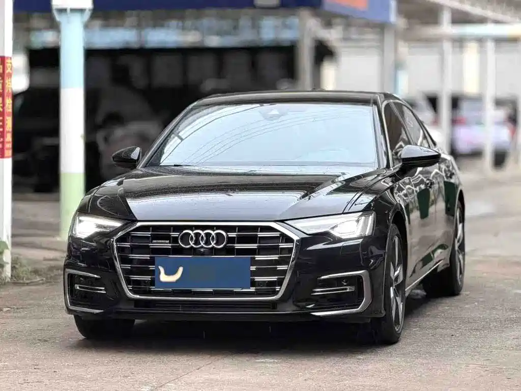 Audi A6L — фото 1