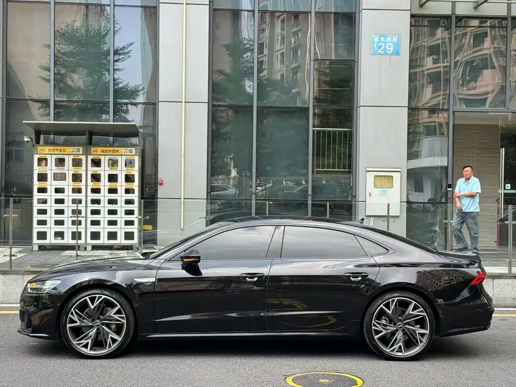 Audi A7L — фото 2