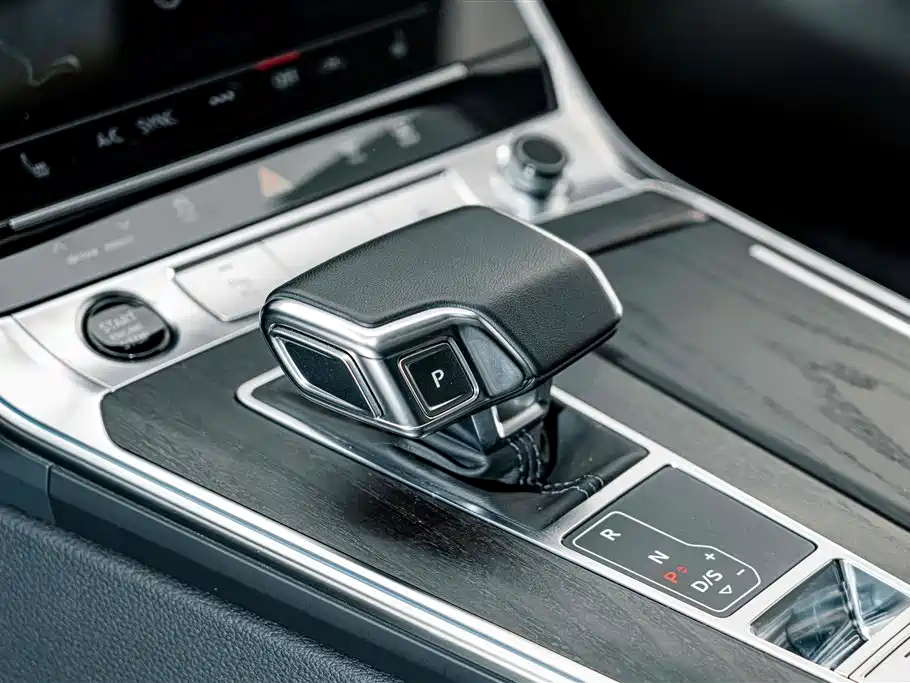 Audi A6L — фото 15