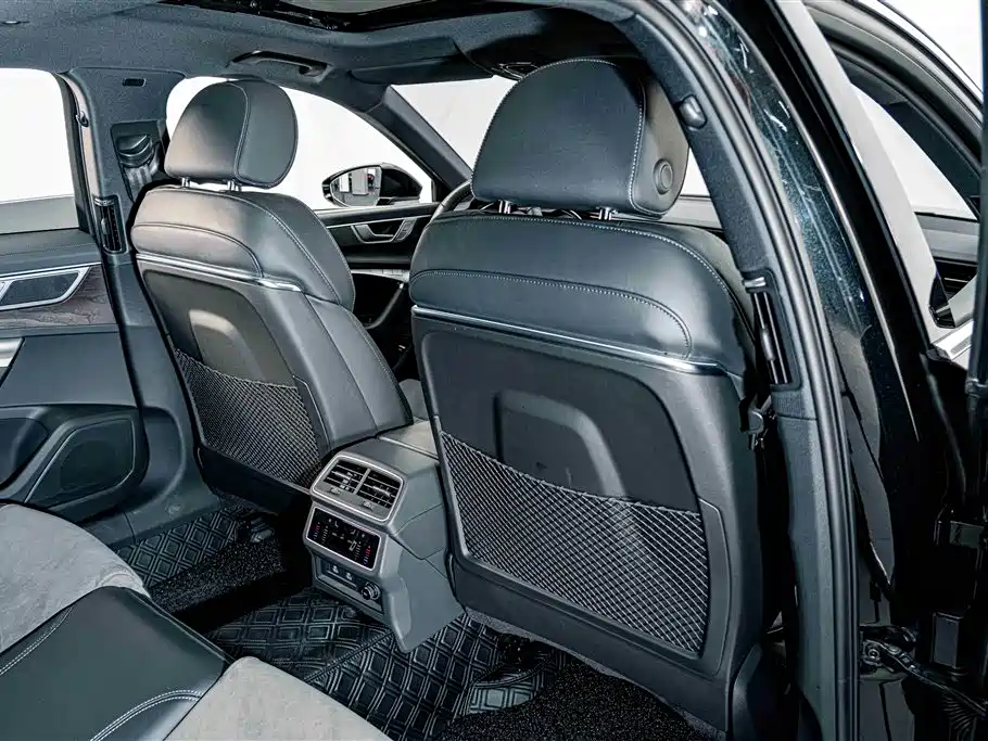 Audi A6L — фото 19