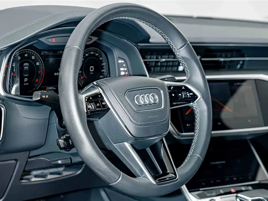 Audi A6L — фото 9