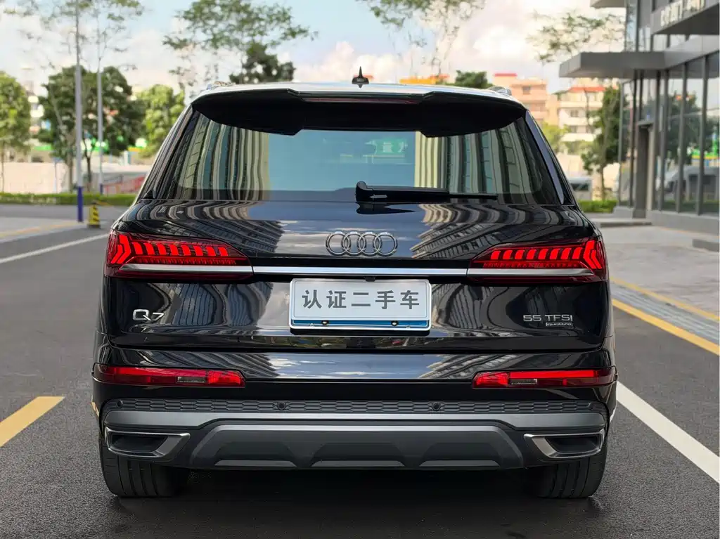 Audi Q7 — фото 19