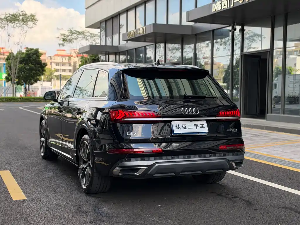 Audi Q7 — фото 20