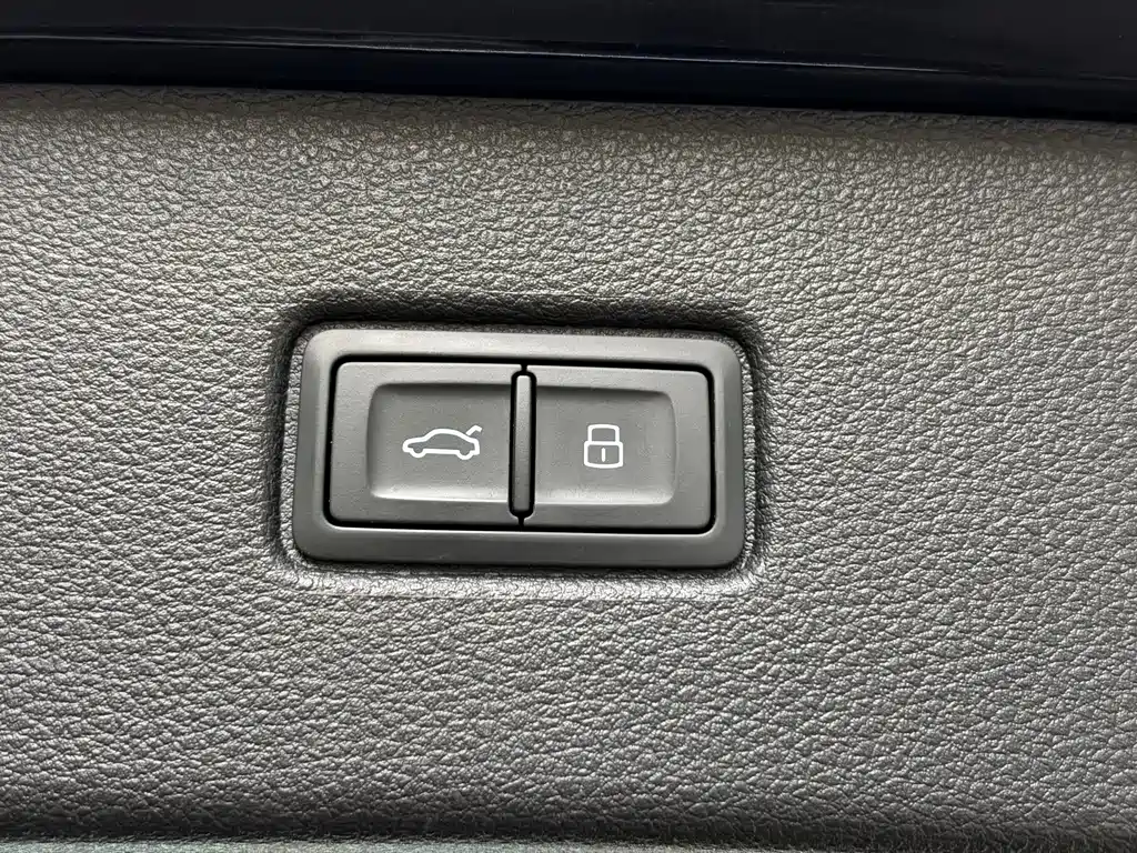 Audi Q7 — фото 21