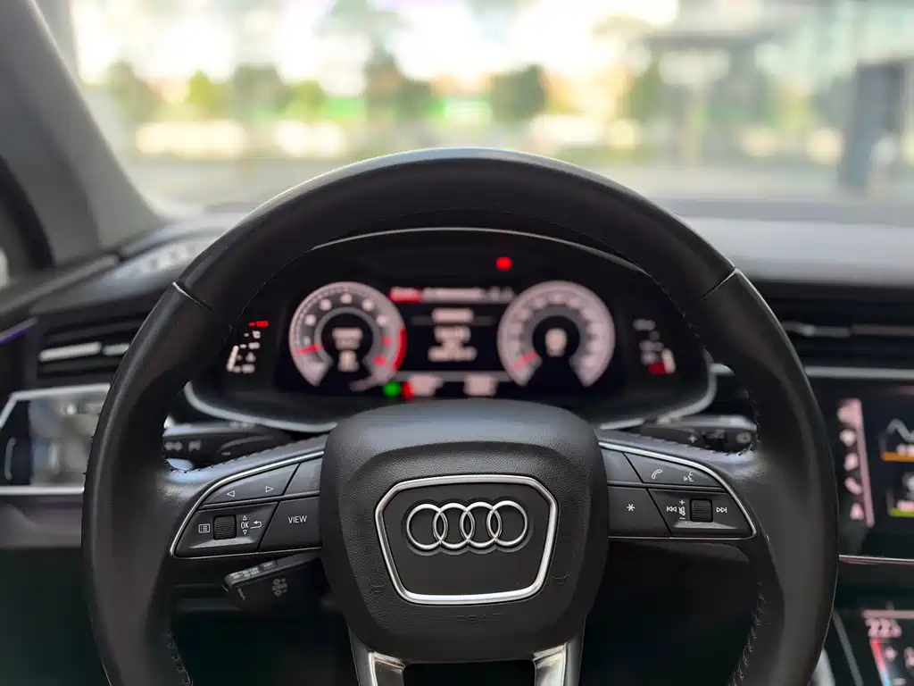 Audi Q7 — фото 9