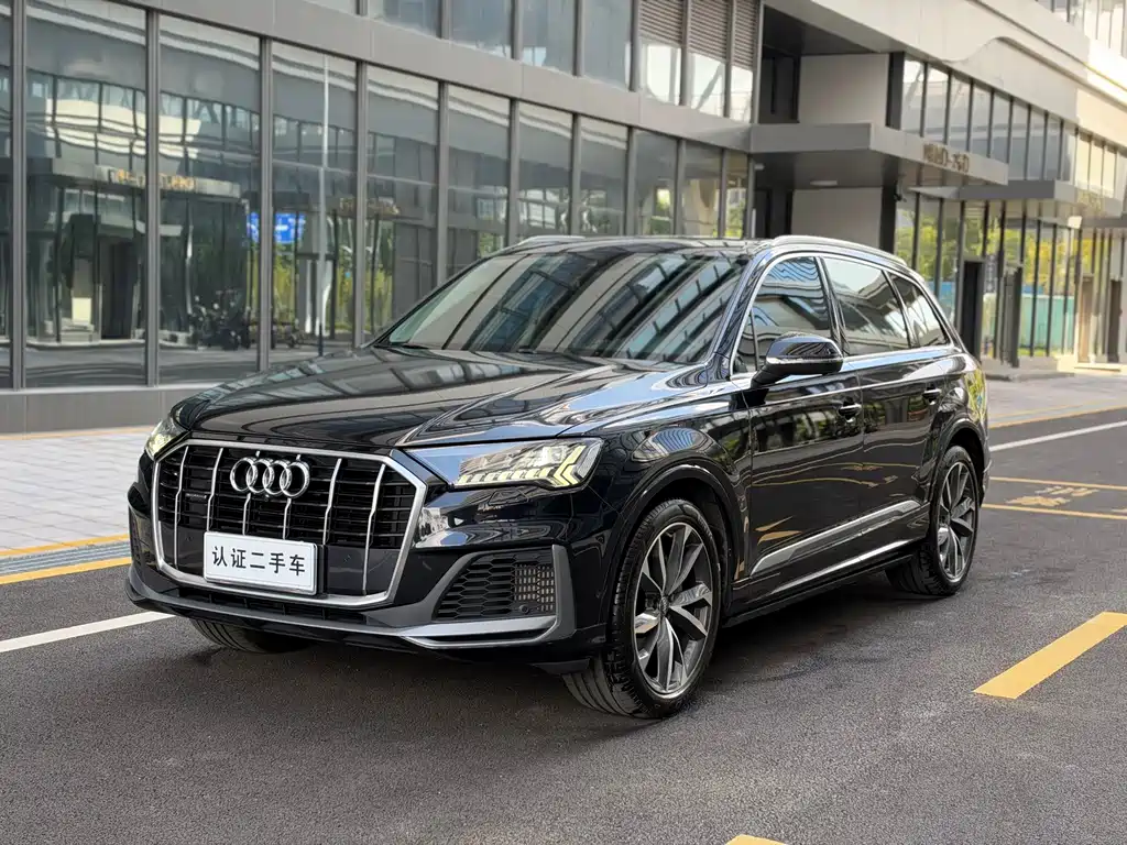 Audi Q7 — фото 1