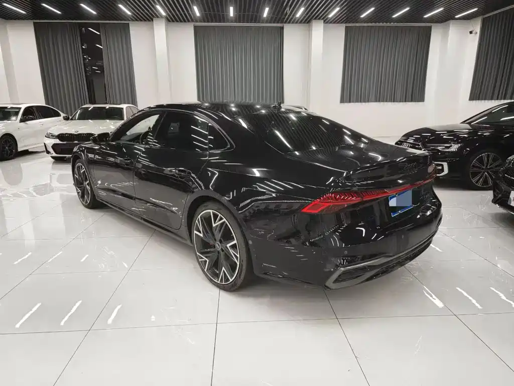 Audi A7L — фото 5