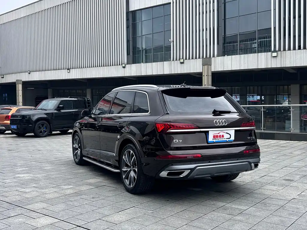 Audi Q7 — фото 15