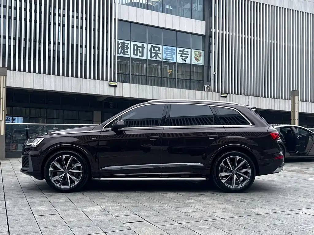 Audi Q7 — фото 16