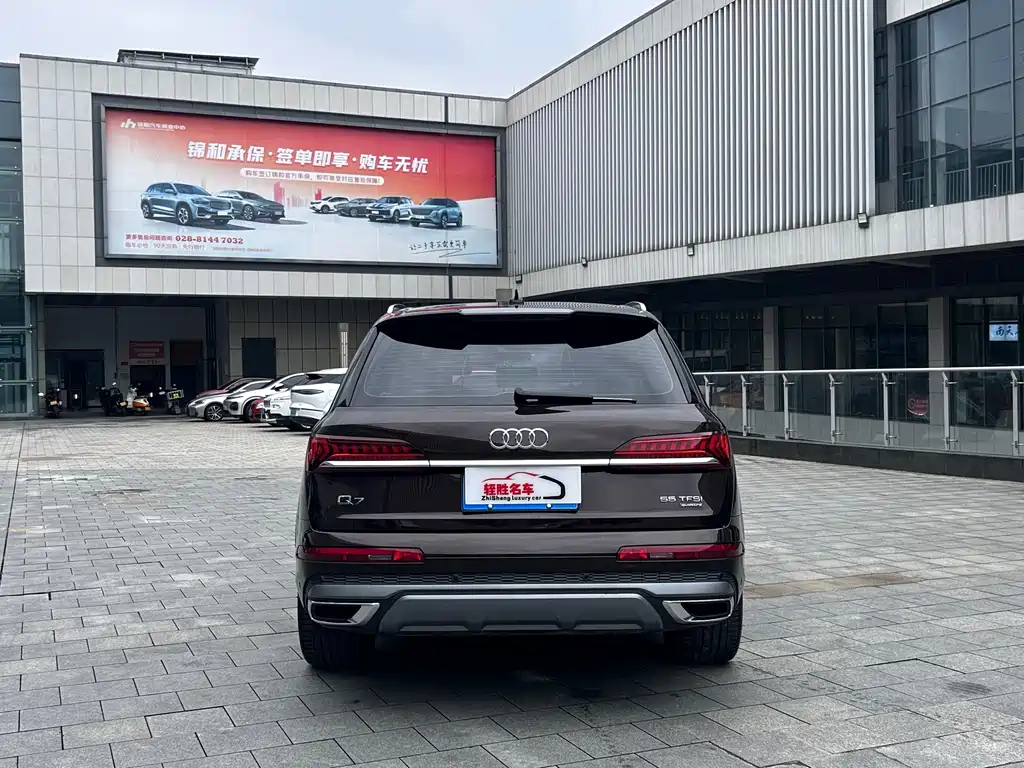 Audi Q7 — фото 18