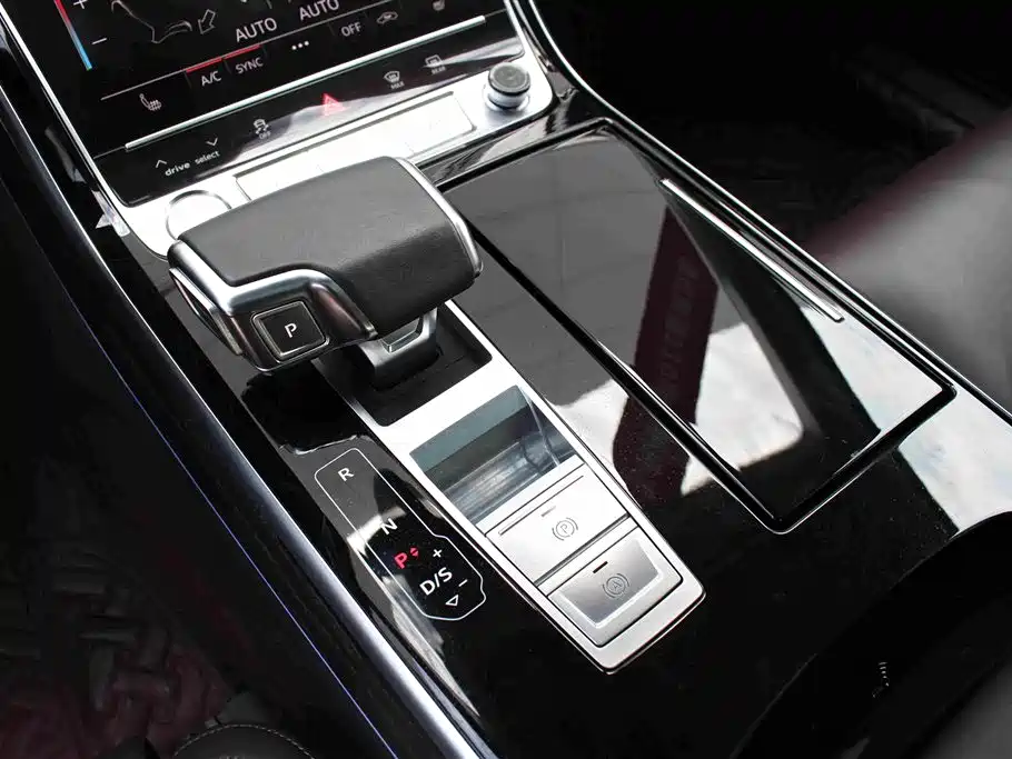 Audi A8 — фото 16
