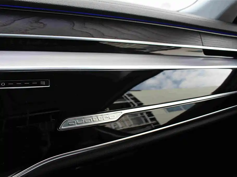 Audi A8 — фото 17