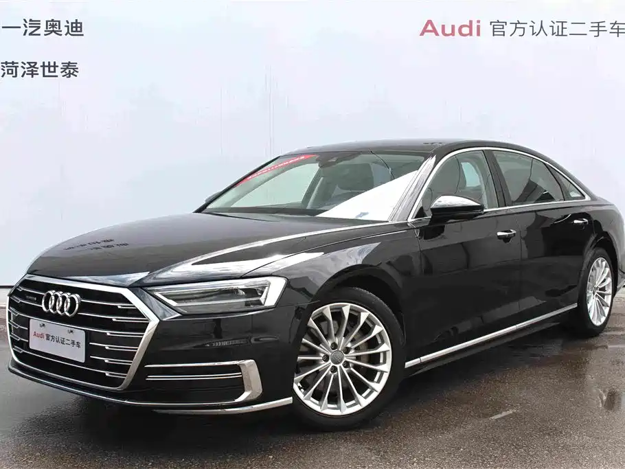 Audi A8 — фото 1