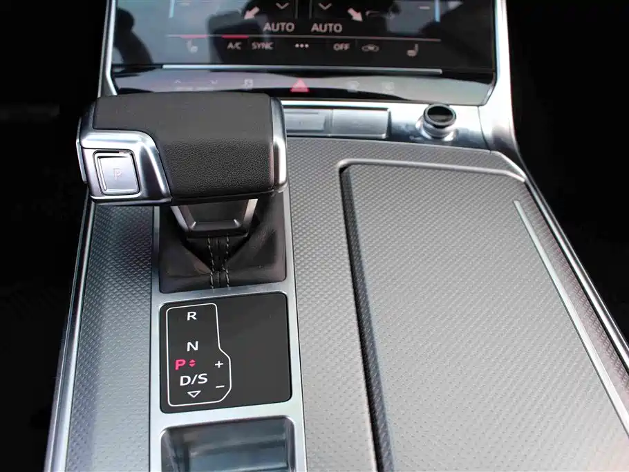 Audi A7L — фото 11