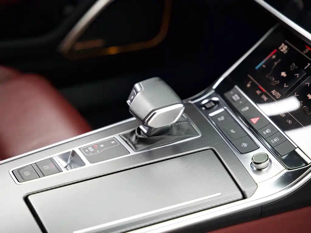 Audi A7L — фото 8