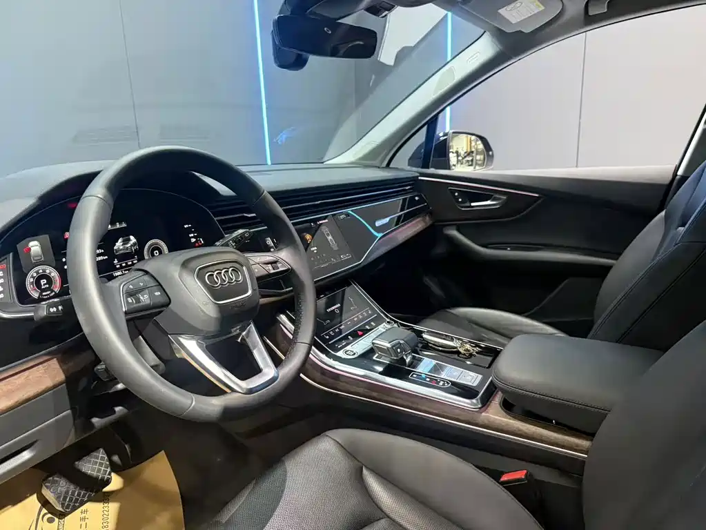 Audi Q7 — фото 11