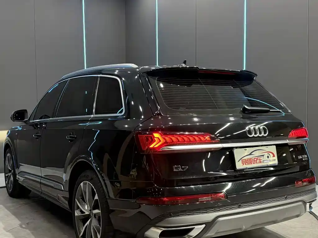 Audi Q7 — фото 8