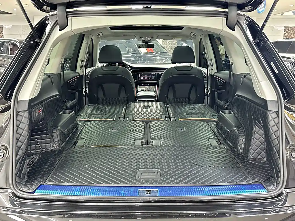 Audi Q7 — фото 9