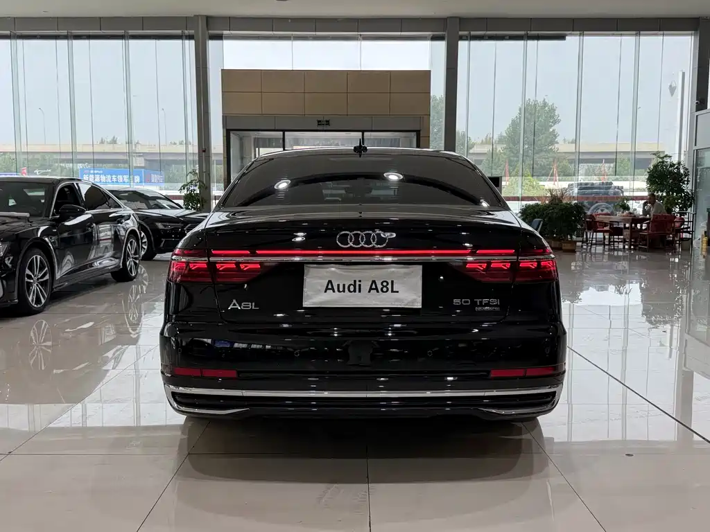 Audi A8 — фото 4