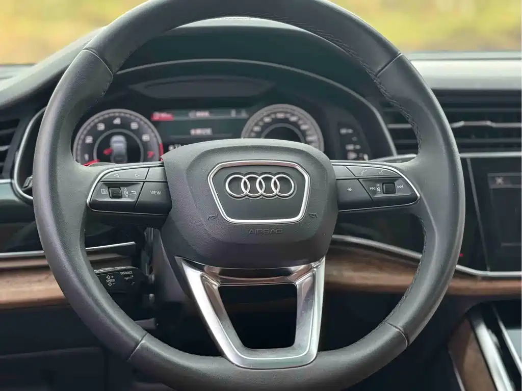 Audi Q7 — фото 10
