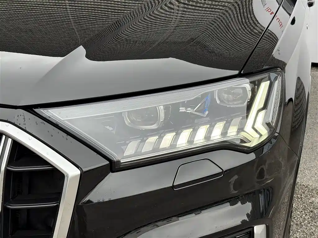 Audi Q7 — фото 15