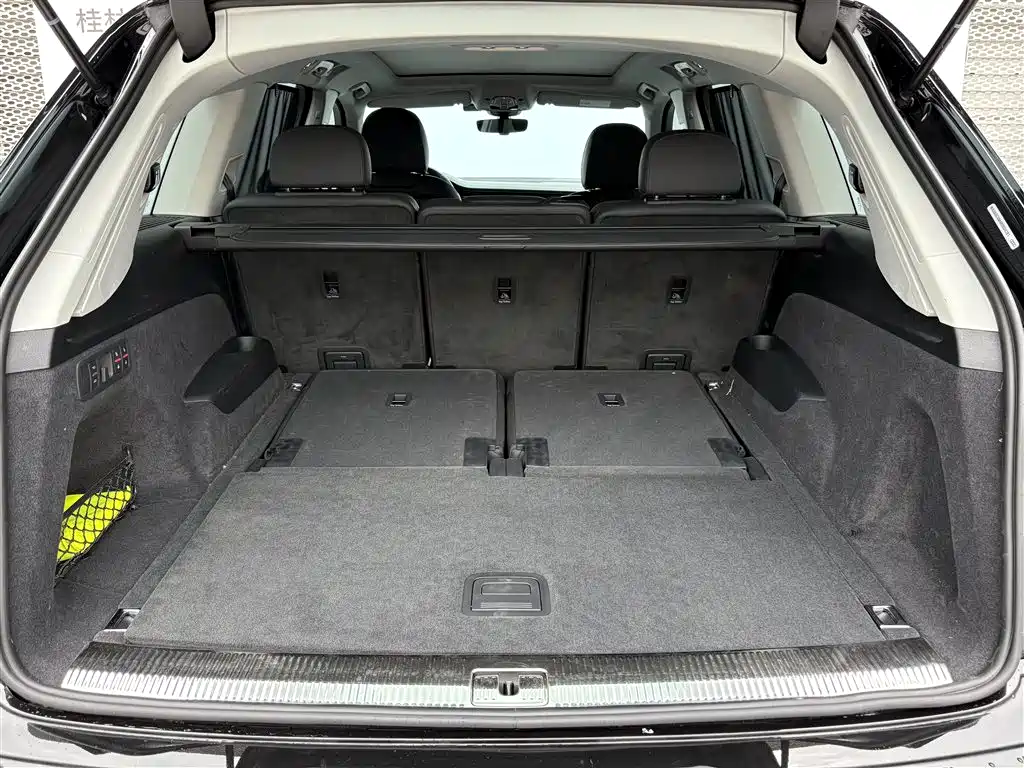 Audi Q7 — фото 18