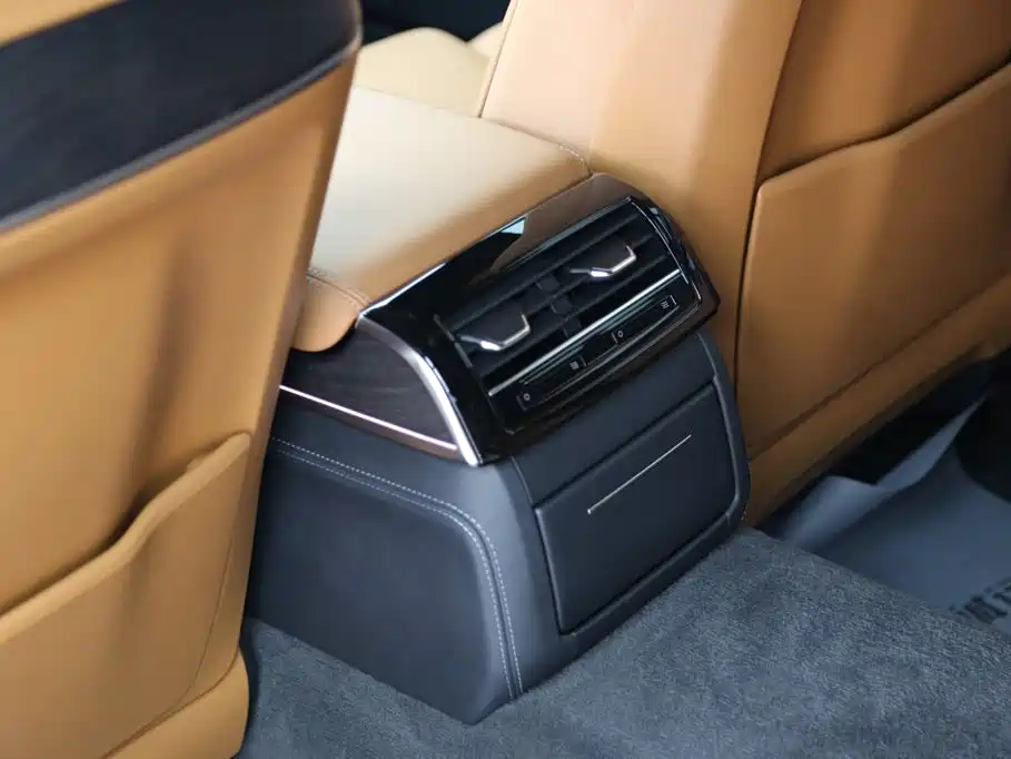 Audi A8 — фото 19