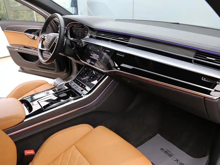 Audi A8 — фото 21