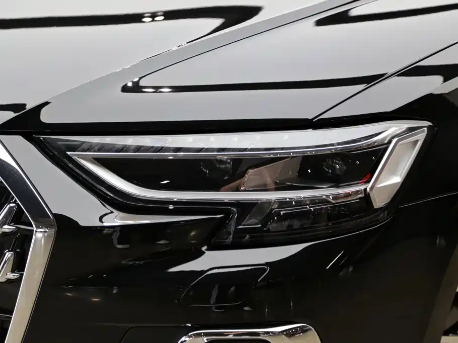 Audi A8 — фото 24