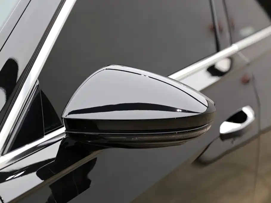 Audi A8 — фото 25