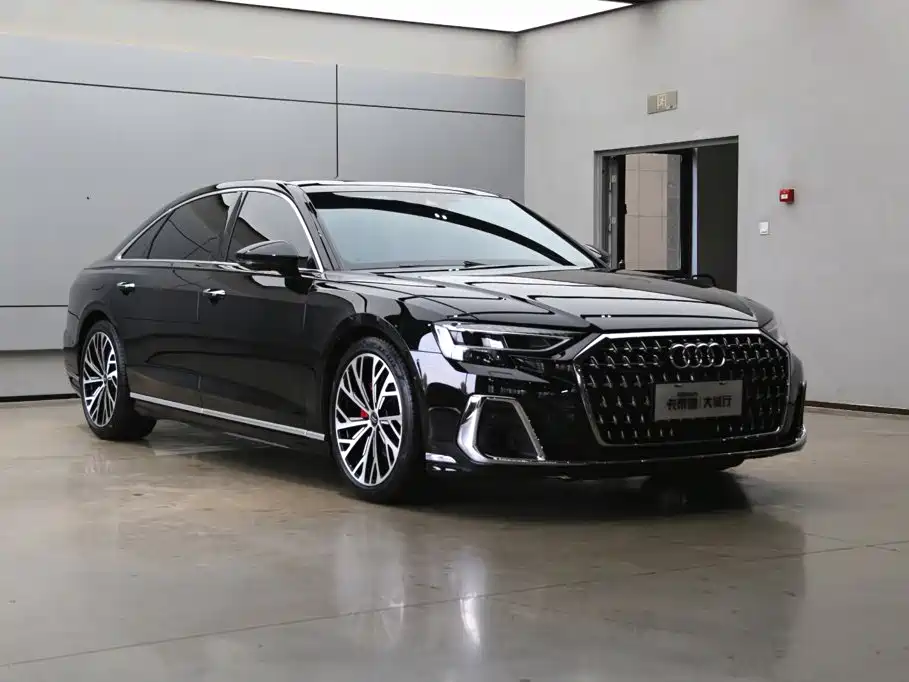 Audi A8 — фото 30