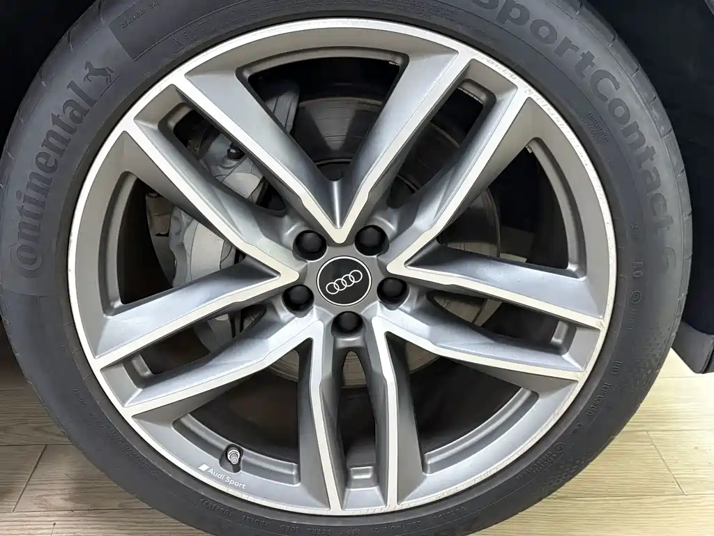 Audi Q7 — фото 14